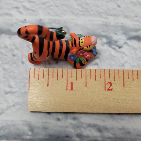 Hallmark Keepsake Disney 1998 Tigger in the Garden Winnie the Pooh Mini Ornament - Picture 8 of 9
